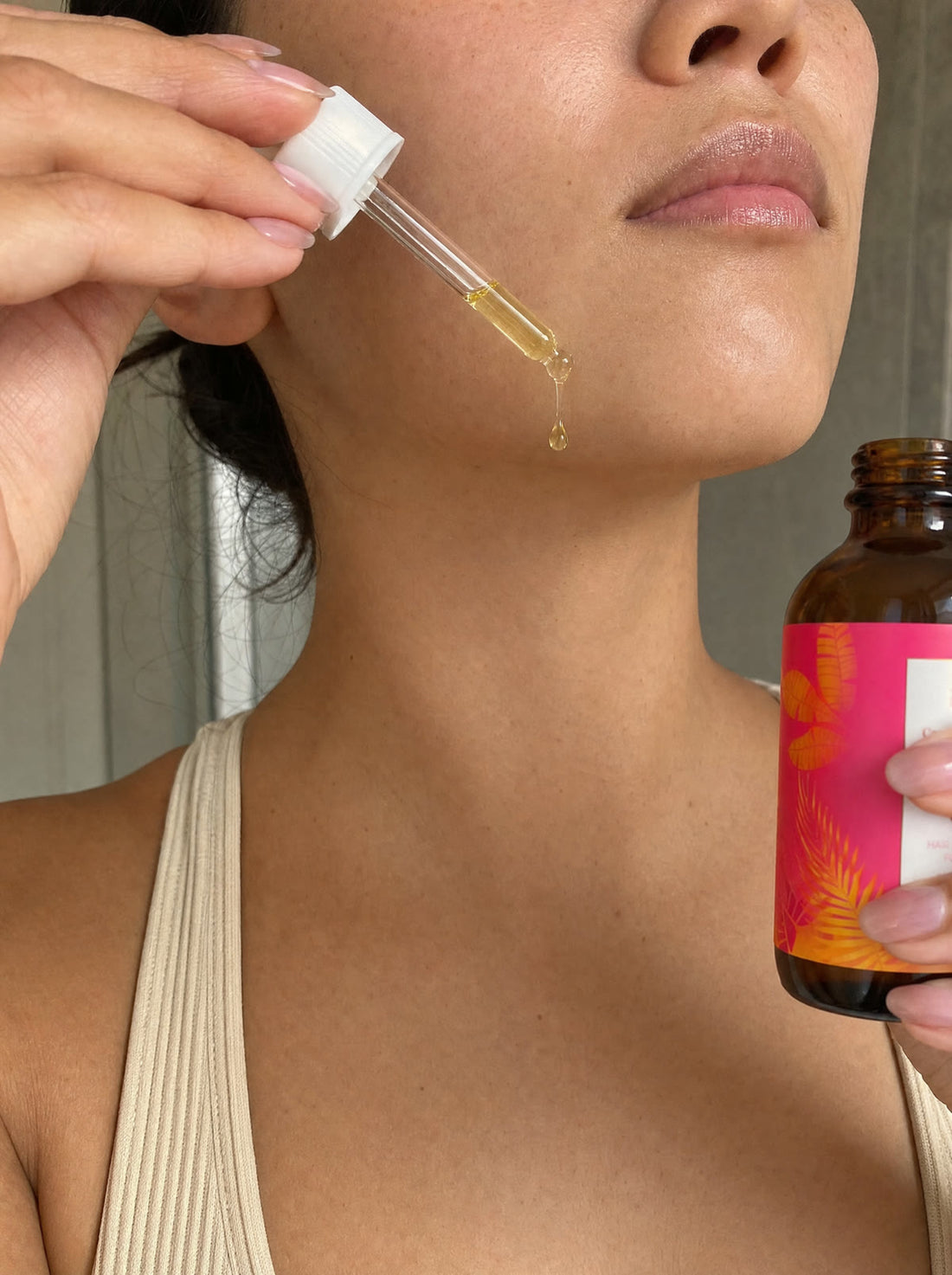 2. Apply 3–5 drops